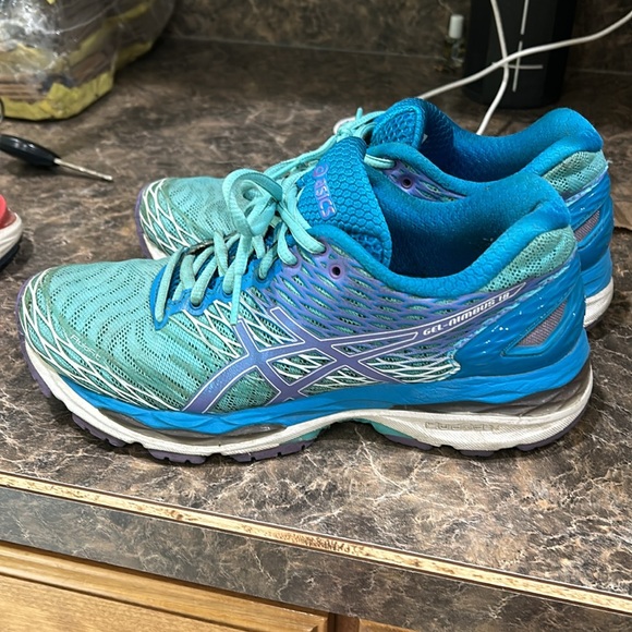 ASICS women’s gel nimbus 18.  I am sizing down.  They still have life in them! - Picture 3 of 6